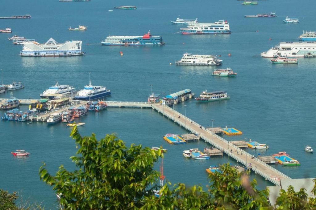 Honey Lodge Pattaya Exterior photo