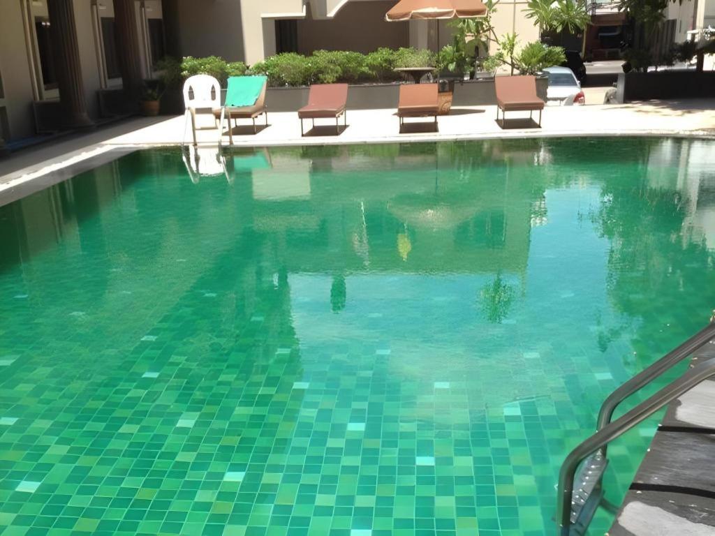 Honey Lodge Pattaya Exterior photo