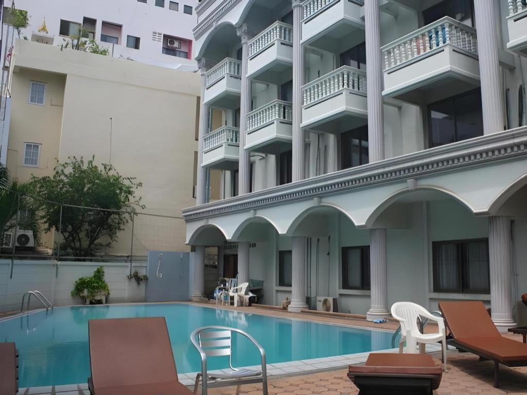 Honey Lodge Pattaya Exterior photo