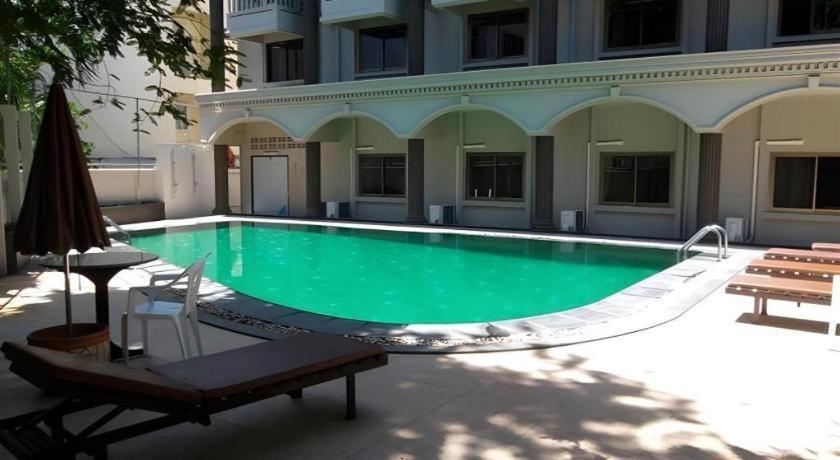 Honey Lodge Pattaya Exterior photo
