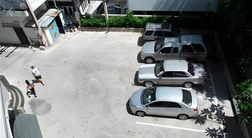 Honey Lodge Pattaya Exterior photo