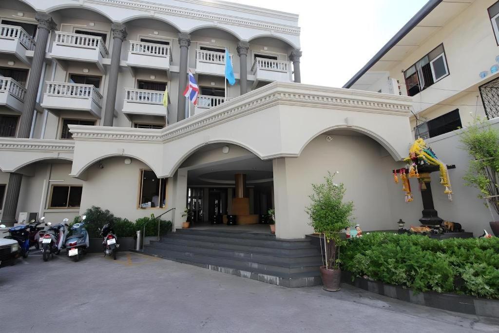 Honey Lodge Pattaya Exterior photo
